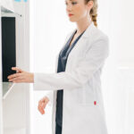 Bata Corta Stretch Mujer