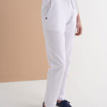Pantalón Sanitario con Botón Mujer Regular Fit